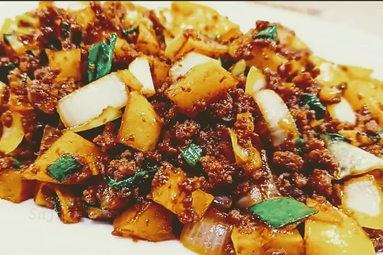 tumis kentang dengan daging cincang